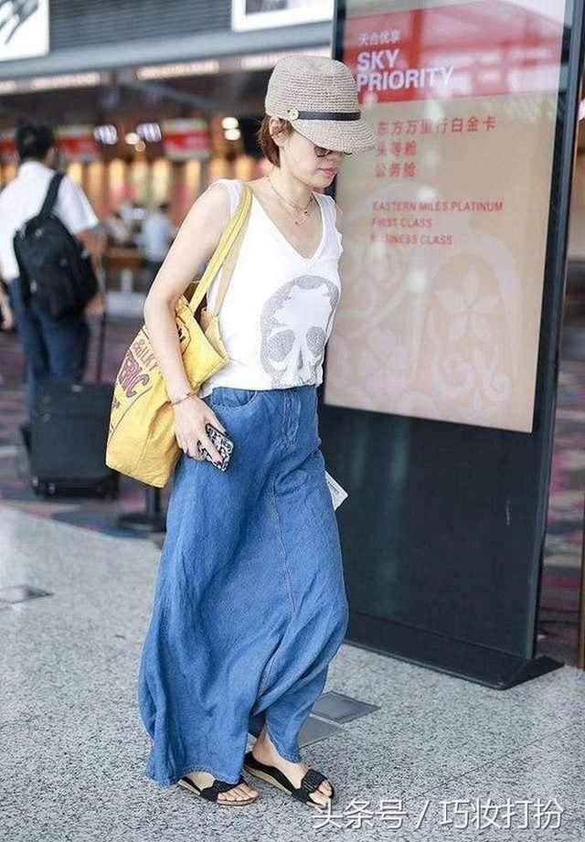 43岁周迅素颜装扮够随意，但看了42岁马伊琍的装扮，才叫接地气