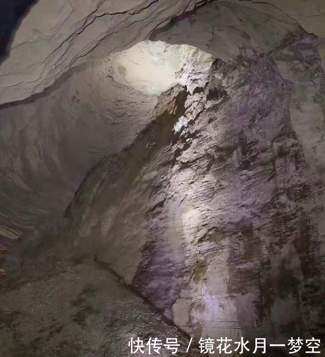 昨天,利川发现一个超级大溶洞,洞中有山、有河……
