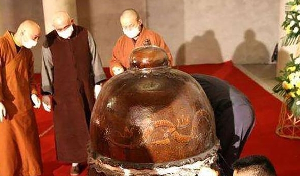 此高僧圆寂后成为“菩萨”，肉身千年不腐，被当成国宝供奉