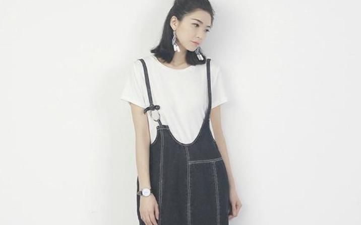  『人人』人人都穿过的strap dress，原来要这样搭配，减龄不像穿围裙