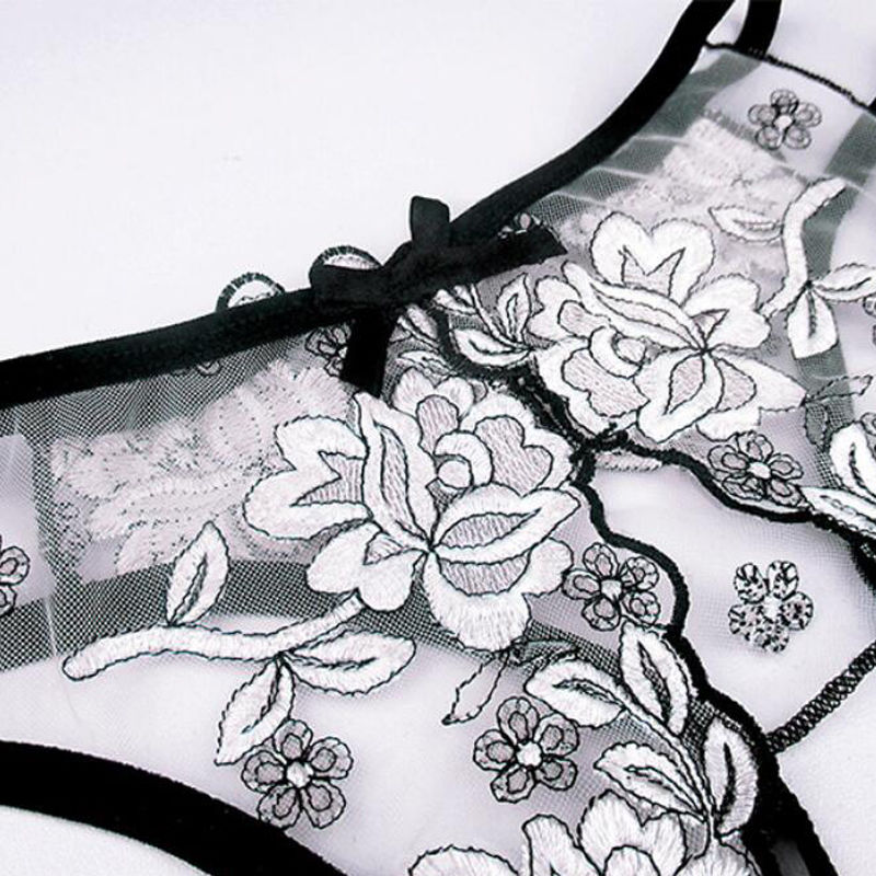 去夜店穿美得倾国倾城的旗袍，配欧美丁字裤，美得让人惊艳和心醉