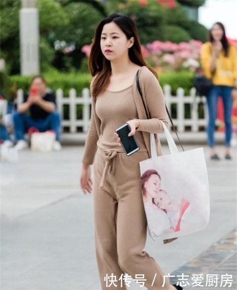  「个性」个性时尚的美女街拍：酷酷的美女，展现别具一格的姿态！