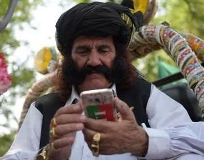 中国小伙到巴基斯坦旅游，和女孩握了一下手，却被逼着娶亲！