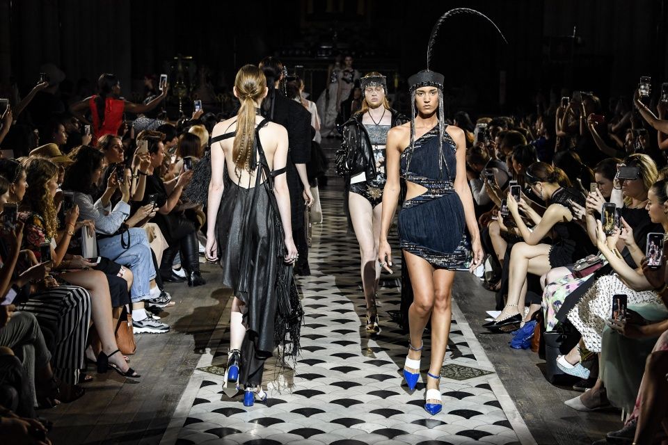 LIUCHAO鎏朝第四次亮相2018秋冬巴黎高定时装周