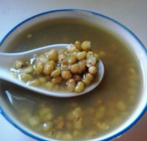 绿豆和它煮晨起空腹喝，她减肥2个月瘦29斤，不节食偏方8天瘦6斤