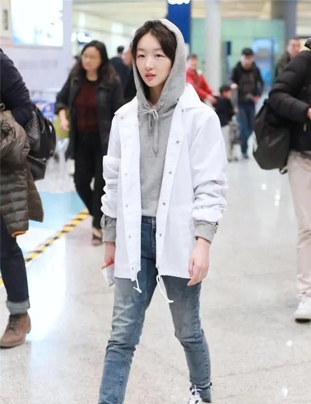  『春天』女生春天穿卫衣，一定要避开的“3种”款式，寒酸没档次很难看