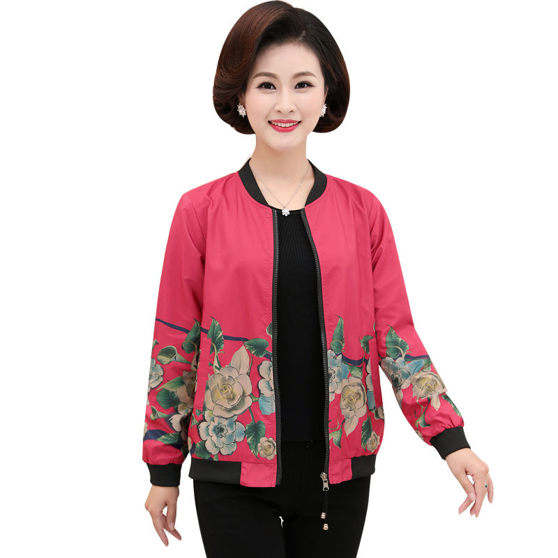 新颖又不贵的秋装妈妈外套，时髦又减龄，穿出时尚感