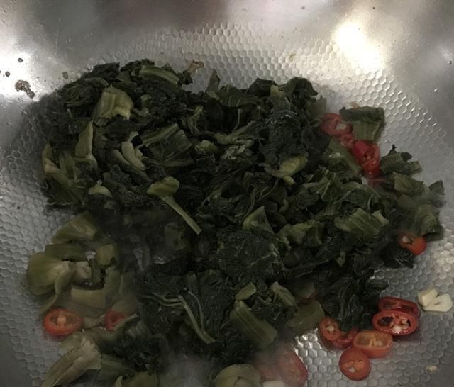 【脆爽】腌菜炒毛豆,香辣脆爽又下饭,味道比吃肉都香