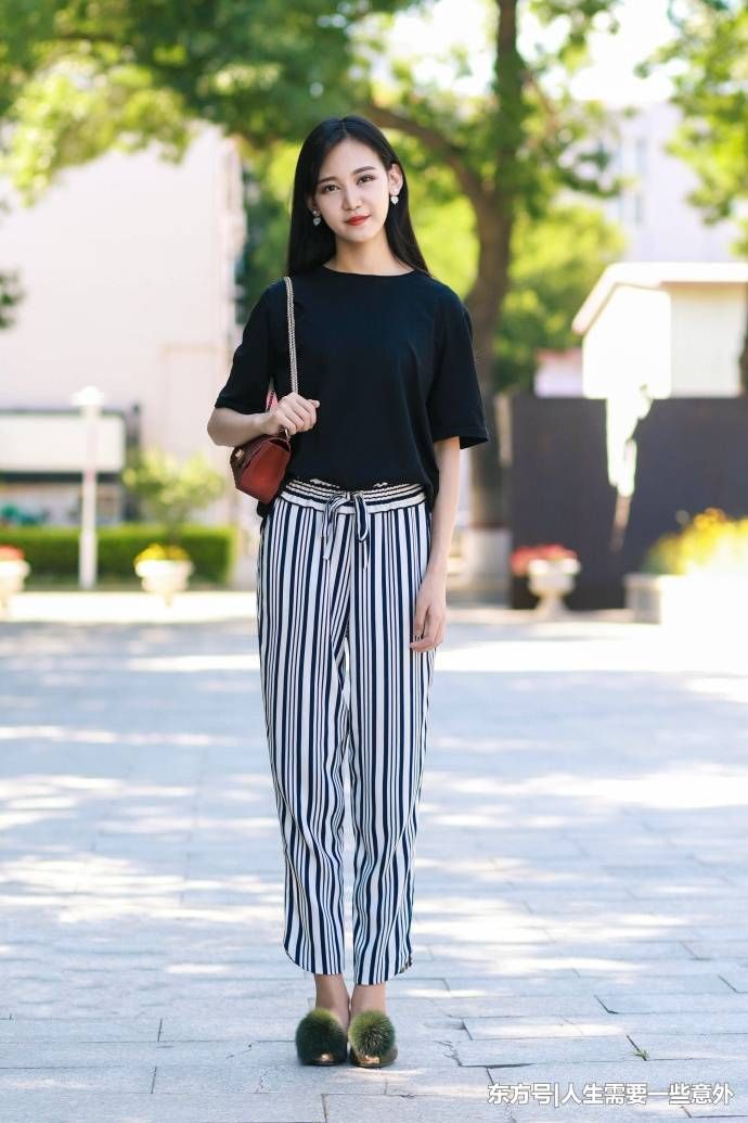 街拍路人，时尚流行的清凉穿搭分外养眼，你会pick哪个小姐姐