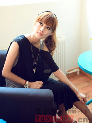 长裙发型尽显女生柔弱魅力