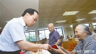 对于农村80岁以上的农民，国家有高龄补贴吗？补贴标准会统一吗？