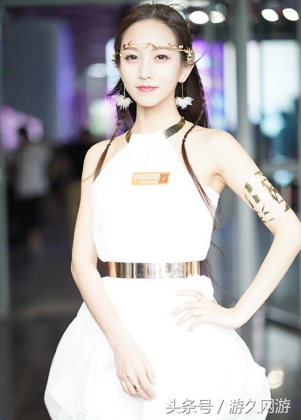 黑色连衣裙却惹肥宅遐想 这一届的showgirl穿着依旧给力