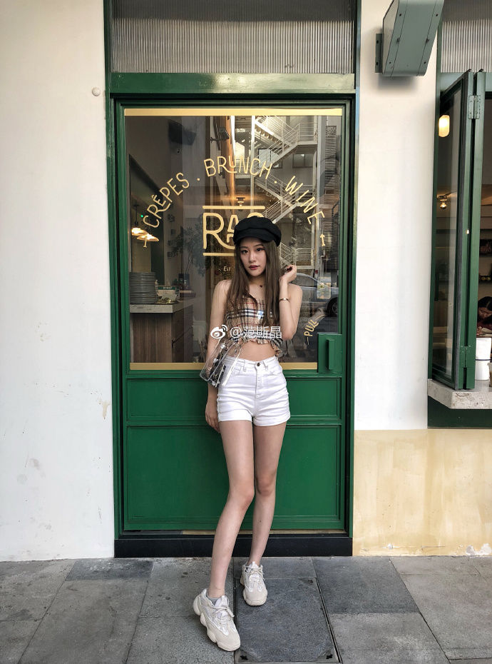 范志毅的5个女人,个个都是大长腿,3个老婆是,20岁女儿腿长一米