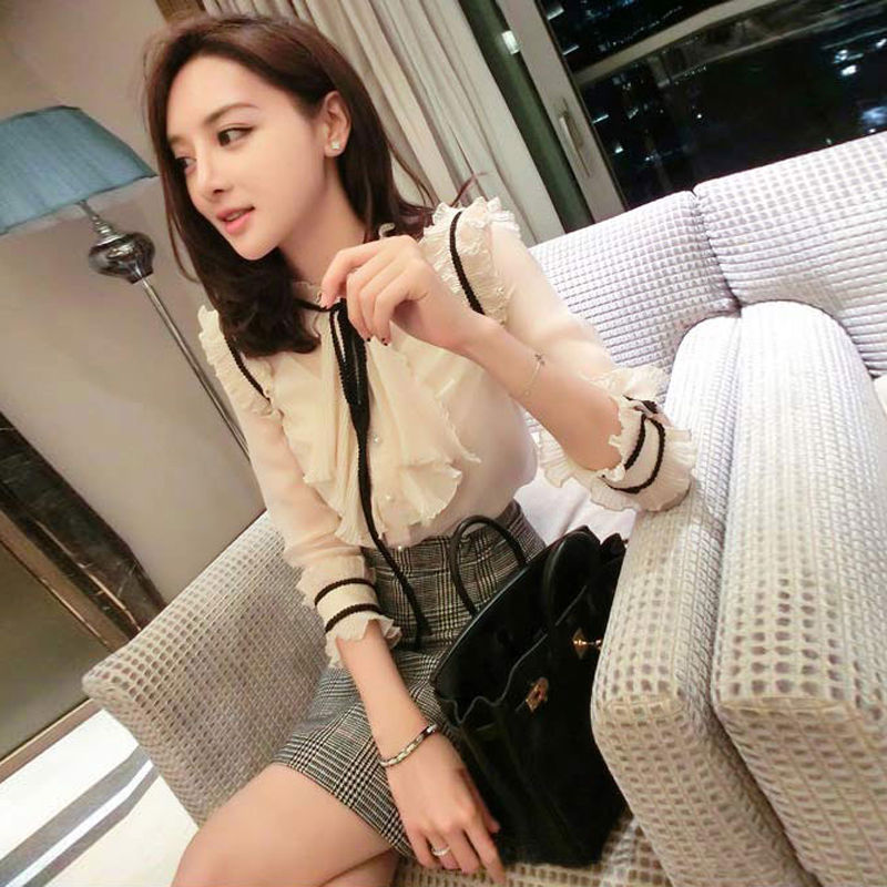 立秋了说冷就冷，聪明女人不买阔腿裤，穿这秋季套装，美翻了