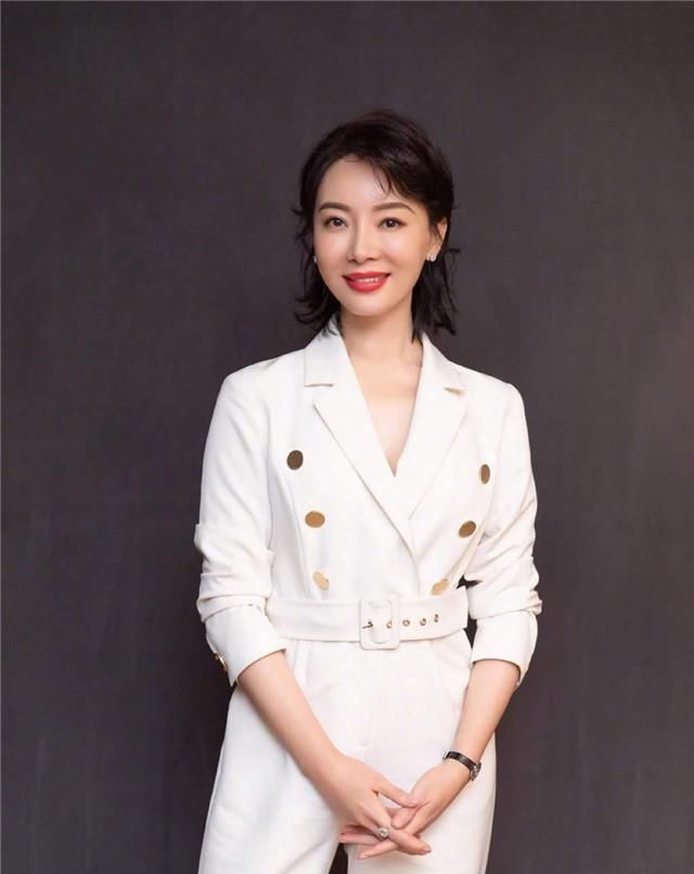  女人■优雅女人都有这5个特征:从不穿短裙,坐姿端正,你能中多少个?