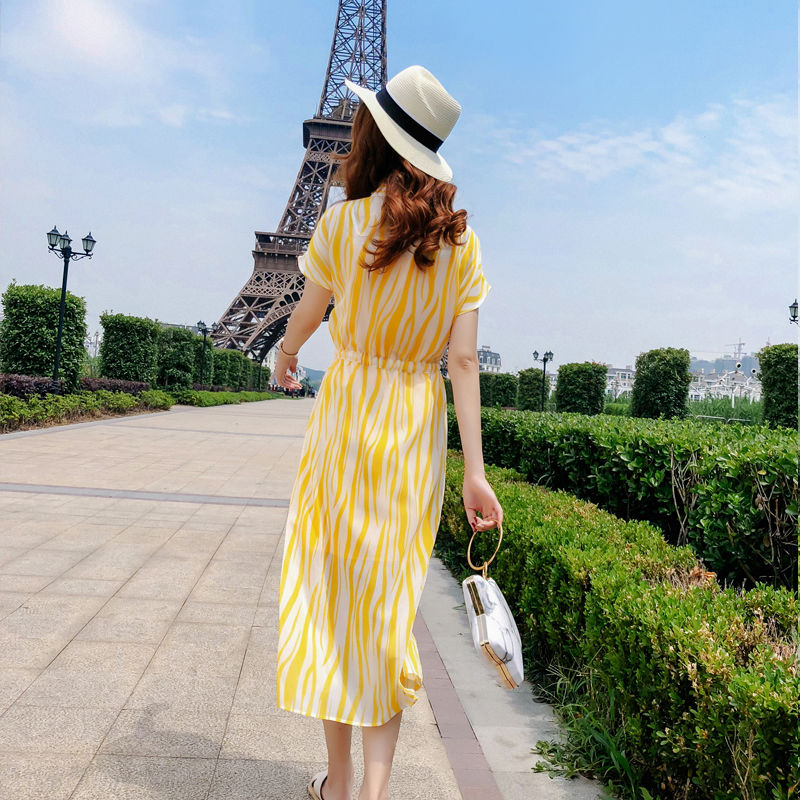 姐姐比我大5岁，她穿了这连衣裙，跟我逛街，别人都以为我是姐姐