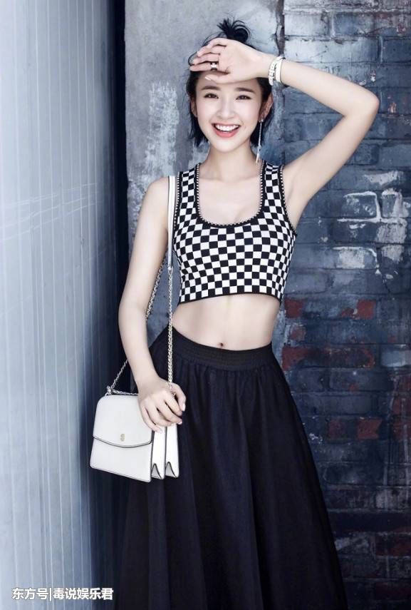 唐艺昕太厉害了，为秀小蛮腰上身竟打满“马赛克”，却意外好看!