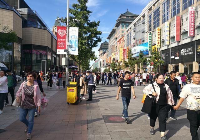 评析没有王府井小吃街的北京王府井大街:外地游客依然人山人海