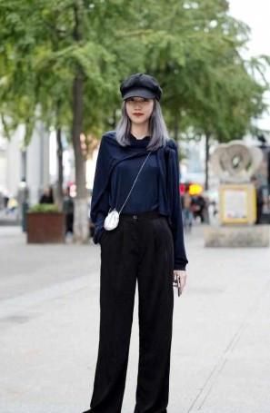  『女人味』路人街拍，小姐姐内搭粉色的淑女范连衣裙，是不是很有女人味