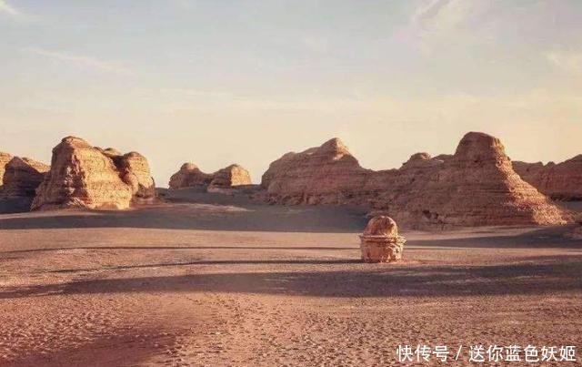 在古罗布泊境内,一处景区令人闻风丧胆,被称为“雅丹魔鬼城”