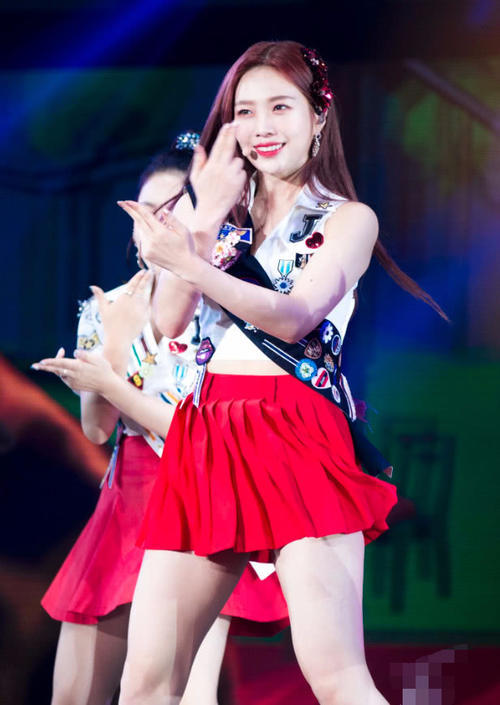 朴秀荣这个微胖身材，秒杀一切白瘦美，这才是男人真正喜欢的身材