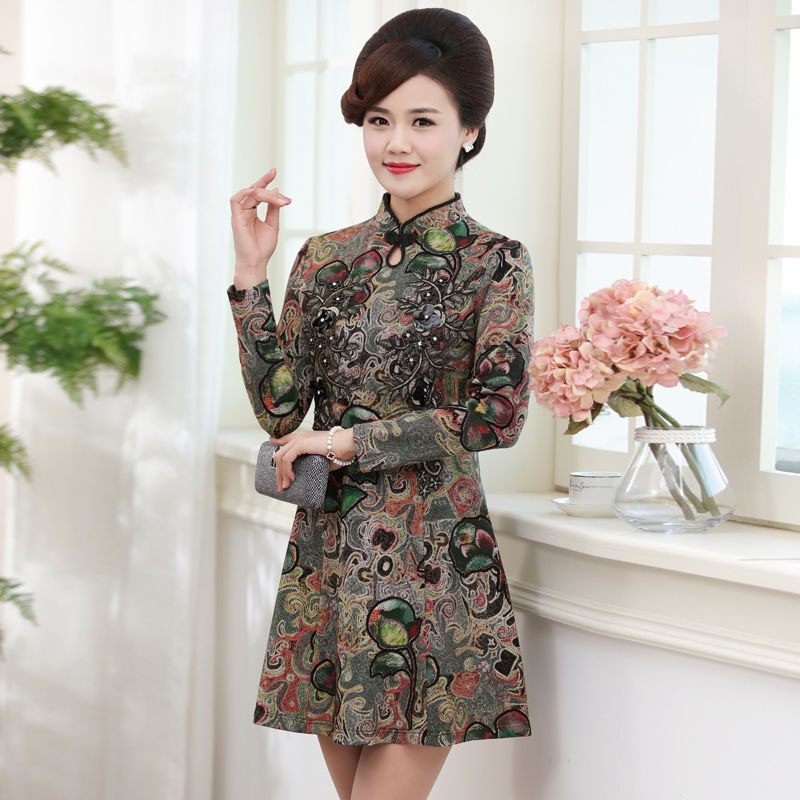 过了五十岁就穿这样的妈妈装，优雅舒适又减龄，人见人夸