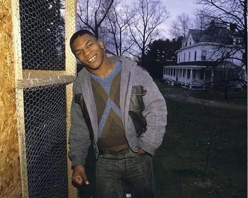 『马斯』宅男泰森自得其乐!交新朋友,子女无一人接班,只能在他面前练拳