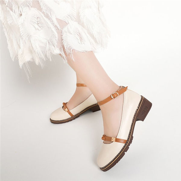 今年最流行的凉鞋，时尚有档次，一双比一双美