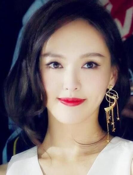 女星个性化耳坠：王菲看着都通，章子怡夸张！迪丽热巴：不服尬舞