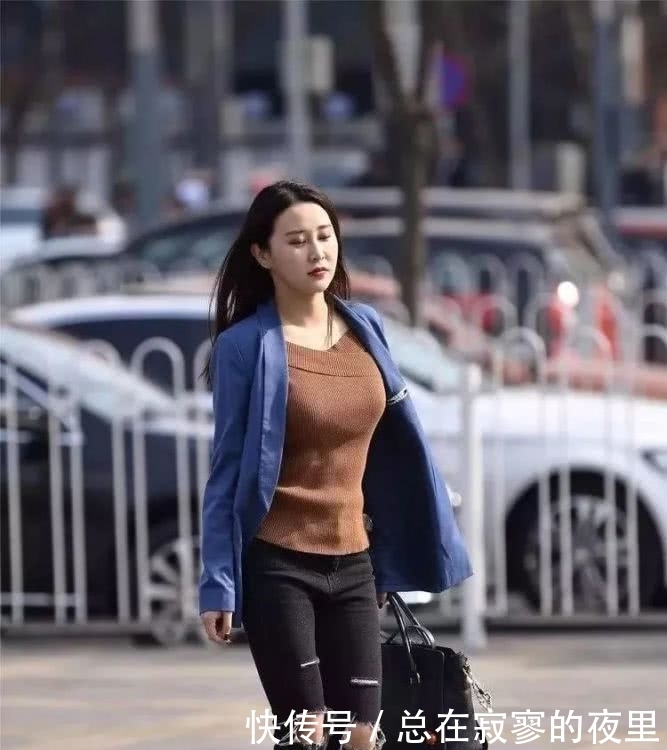 衬衣|墨绿的鱼尾裙搭配白色衬衣衣,非常的显气质