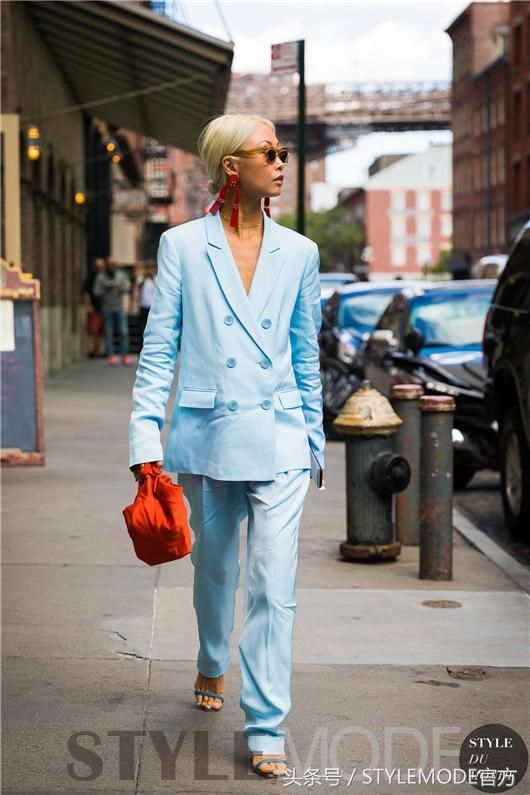 夏天街拍，就是要清爽的蓝！