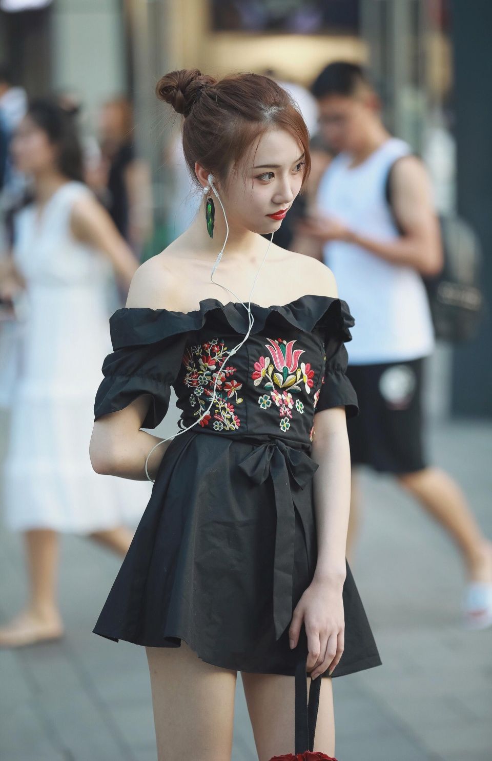 极品街拍 | 凉高长腿白嫩颜值给力