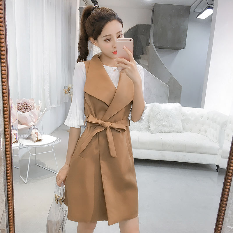 40+女人，9月一定穿这“马甲套装”，配高跟鞋，美的很出众