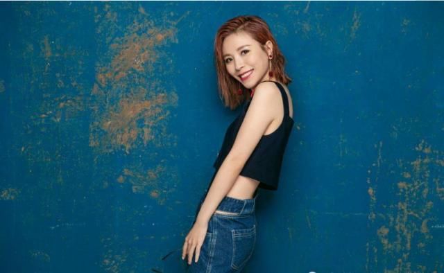 法则:聪明的女生会穿搭,掌握3个“穿搭法则”,你也能比同龄人显年轻