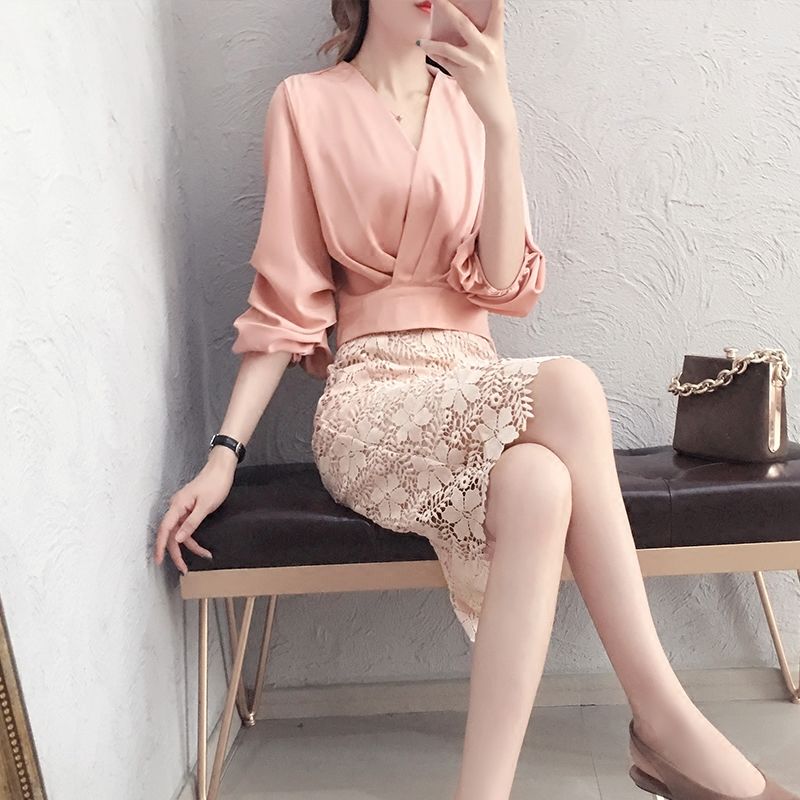 我姨今年48，就喜欢穿小香风套装，减龄十岁不说，还巨有女人味