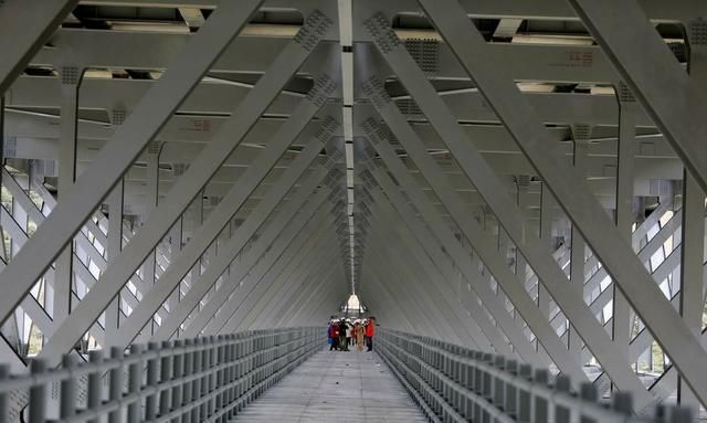 总投资超10亿！用70万吨混凝土6万公里长钢丝架起大西南超级工程