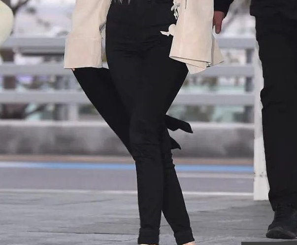  女朋友：朴彩英最近上脚热门球鞋一览 ROSé是谁