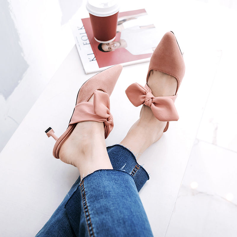 美脚配美鞋，小个子女生来双高跟拖鞋，拉长双腿，显脚白显气质