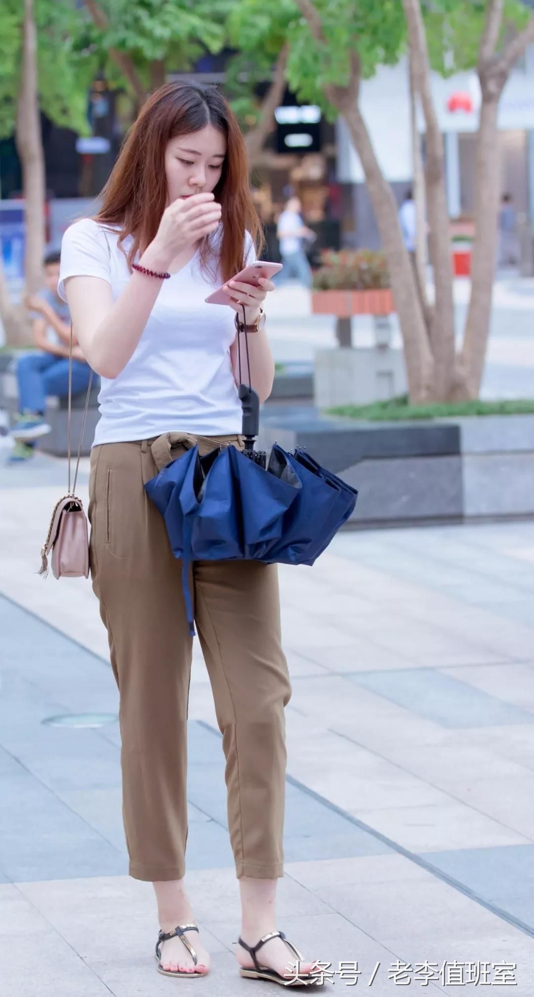 街拍:肤白如玉螓首蛾眉气质淑女温柔的性感漂亮美女