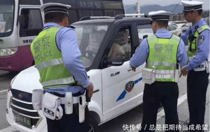 广西六旬老汉火了，花4千元打造木头车，网友直接买台不好吗