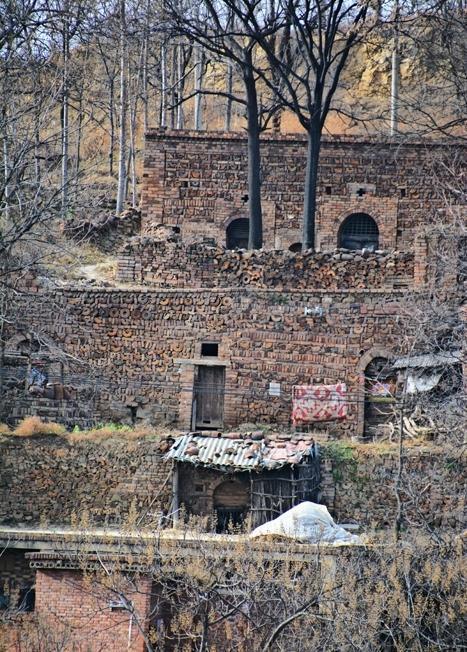 “铜钱”垒墙，陶瓷盖房，河南这座“土豪村”曾比肩景德镇