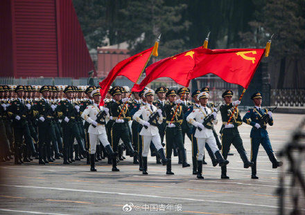 70年国庆大阅兵上的震撼瞬间