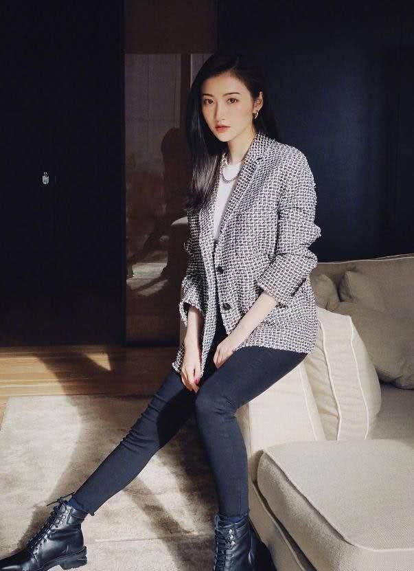  「时尚」西服＋短袖，既具备实穿使用价值，可以给你美丽的时尚潮流酷帅又年青休闲娱乐