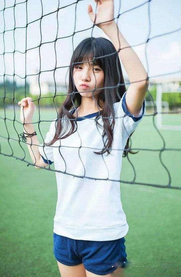 简单紧身裤衬托好气质, 展现美丽身姿, 清新活力