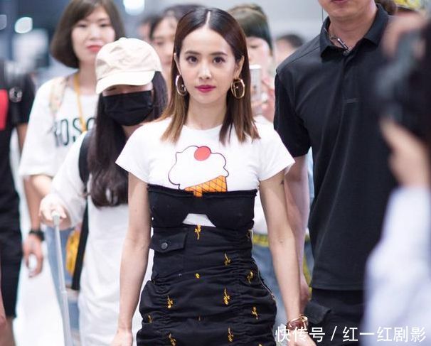 三千块的束胸衣，让周冬雨穿的尴尬无比，连黄晓明都问这穿的是啥