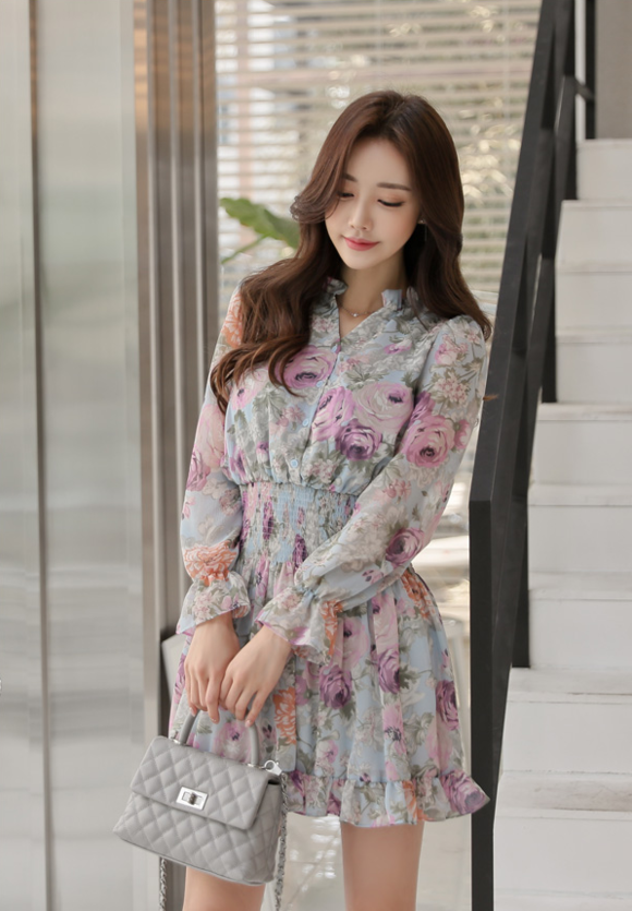 女神孙允珠，紫芋染香蔷薇古堡彩绘小洋裙