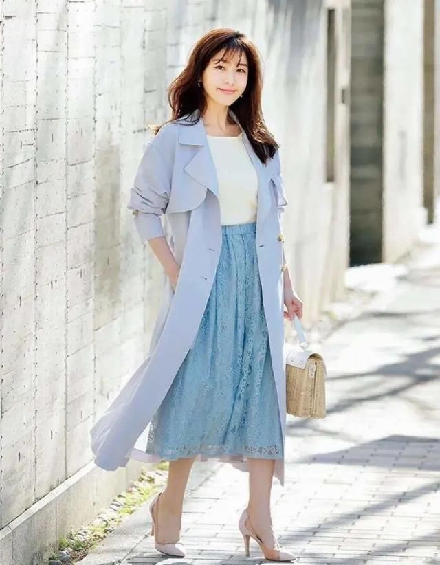 女人:想拥有高贵气质吗?这四种经典春日裙装,见过世面的女人都这么穿