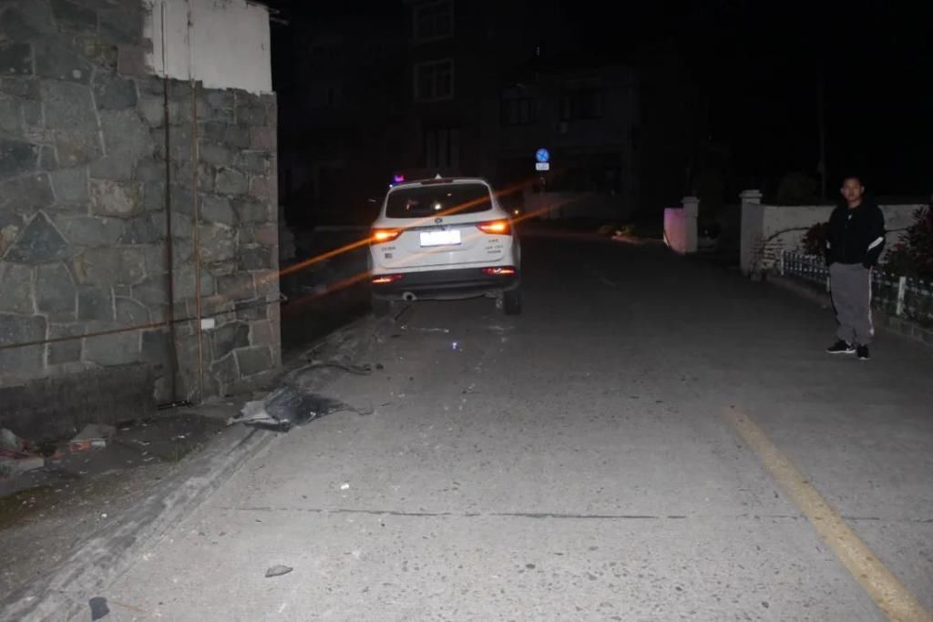 路边|温岭一轿车撞上路边民房,3人被拘留?怎么回事......