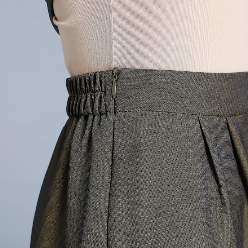 小个子女人千万别穿黑裤子，尝试下裤裙，1米5也能穿出高个气场