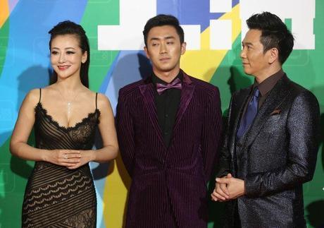 陈紫函为了美太拼了, 深V裙惊艳全场, 嘉宾都忍不住多看两眼